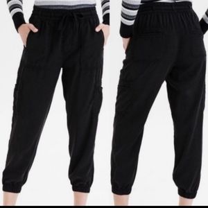 AEO Black Pocketed Cargo Joggers Medium